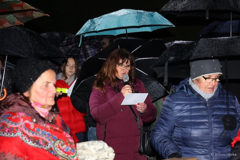 Droga Krzyżowa wokół kościoła /fot.: A. Liszka/